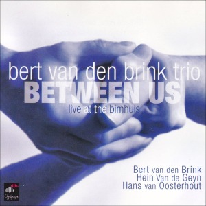 Bert Van Den Brink Trio : Bert Van Den Brink, Hein Van de Geyn, Hans Van Oosterhout / Between Us (Live At The Bimhuis) (SACD Hybrid)